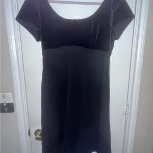 Niki Lavis Elegant Black Velvet Dress